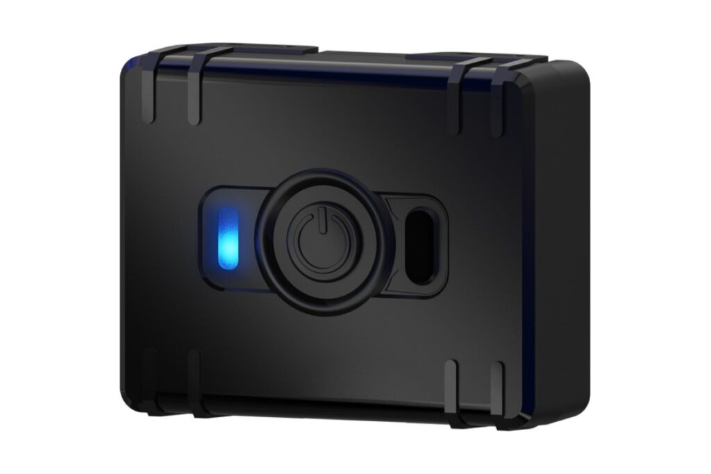 Teltonika ATC700: een draagbare tracker met oplaadbare accu en een multifunctionele knop die als noodknop dienstdoet