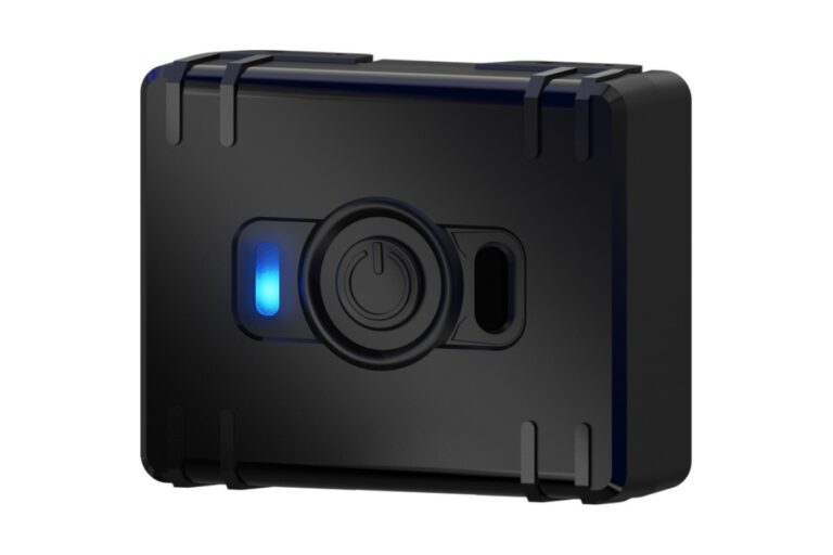 Teltonika ATC700: een draagbare tracker met oplaadbare accu en een multifunctionele knop die als noodknop dienstdoet